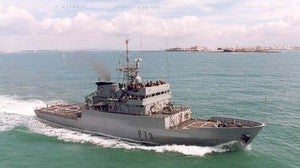 El patrullero de altura 'Vigía' coordina la llegada a Valencia con el el patrullero italiano 'Orione'.