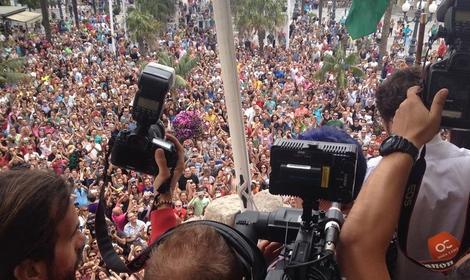 Votantes de Podemos en la Plaza de San Juan de Dios