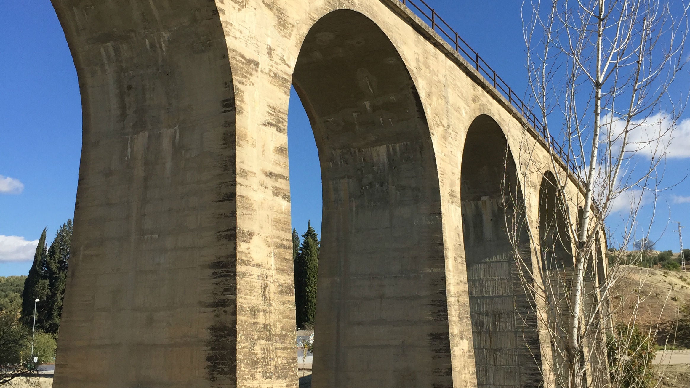Viaducto construido en Villanueva del Arzobispo en el marco de la línea Baeza-Utiel.