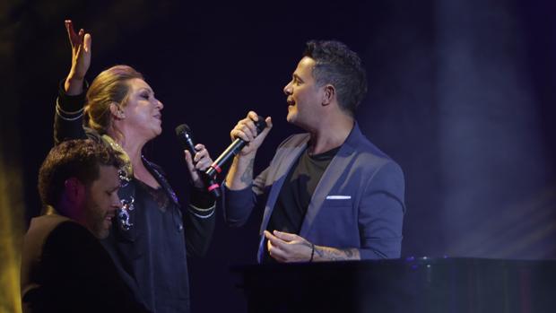 Alejandro Sanz Cantando El Himno De Andalucia
