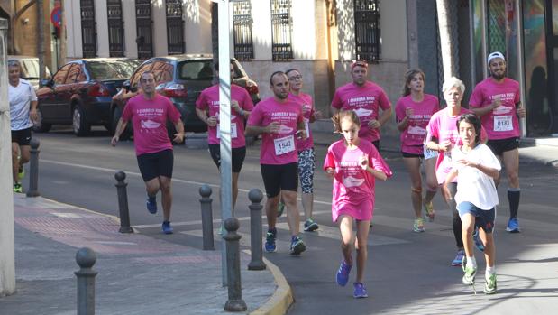 Carrera popular para apoyar la investigación contra el cáncer de mama