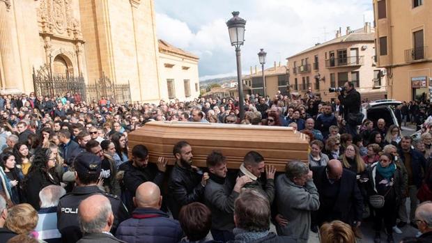 La Catedral de Guadix ha acogido el funeral de los tres fallecidos