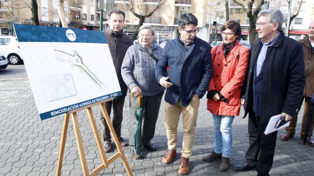 Pedro García, presidente de la Gerencia de Urbanismo de Córdoba, en la presentación de las obras de la avenida de Trassierra, que sigue sin licitar