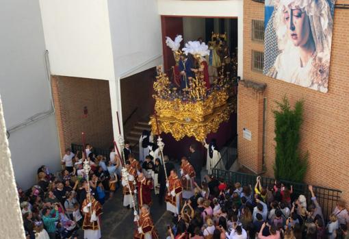 La Estrella, esta tarde arrancando su estación de penitencia