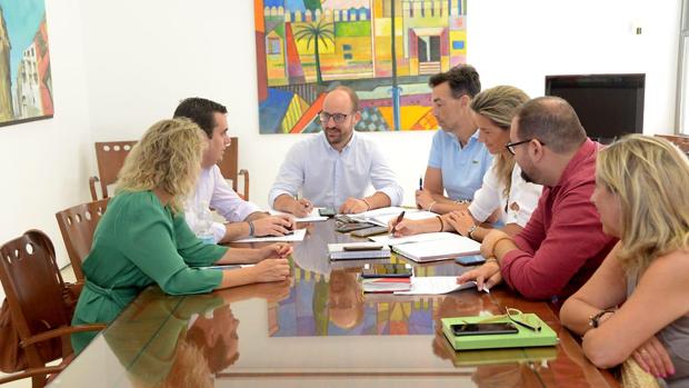 Reunión del alcalde de El Puerto con los concejales