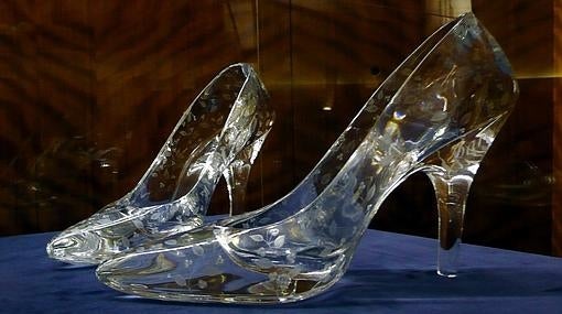 El tacón de este tipo de zapatos puede medir como máximo 1,15 centímetros para permitir la huida de una Cenicienta de 55 kilogramos