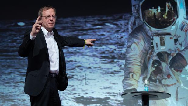 El director de la ESA, durante una conferencia