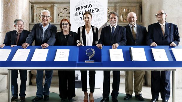Creuheras, junto con el jurado del Premio Planeta