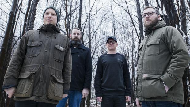 Stuart Braithwaite (izquierda), junto con los otros miembros de Mogwai, antes de su paso por España