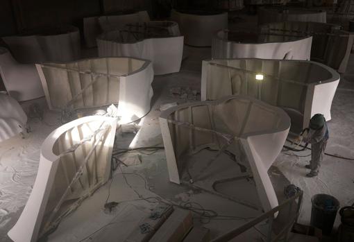 Proceso de construcción de «Julia», escultura de 12 metros de altura que se instalará en la Plaza de Colón de Madrid durante un año a partir del 20 de diciembre