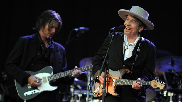 Bob Dylan (izquierda), durante un concierto hace una semana