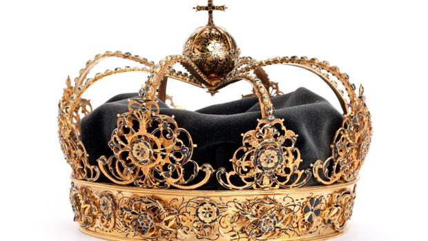 Una de las coronas reales suecas robadas el pasado agosto en la catedral de Strängnäs