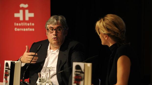 Juan Manuel de Prada y Susanna Griso, en el Instituto Cervantes