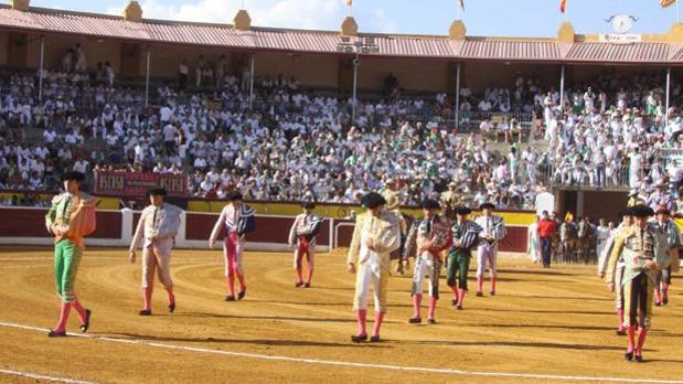 Tarde de toros con la plaza oscense llena