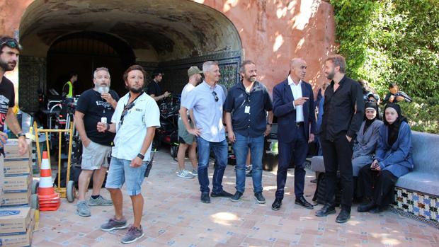 Antonio Muñoz asistió al rodaje en el Real Alcázar, donde conversó con Simon Barry, creador de la serie