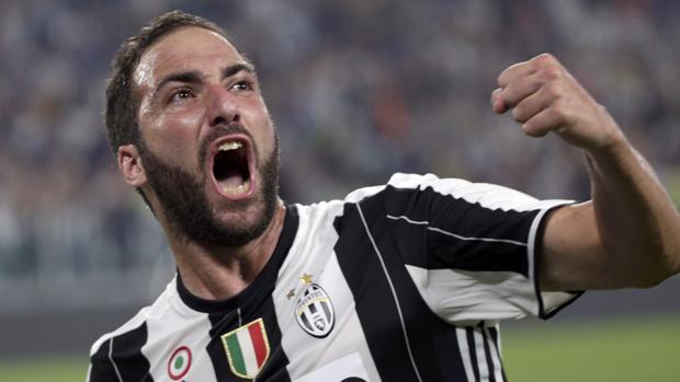 Higuaín celebra su gol, el primero como jugador del Juventus