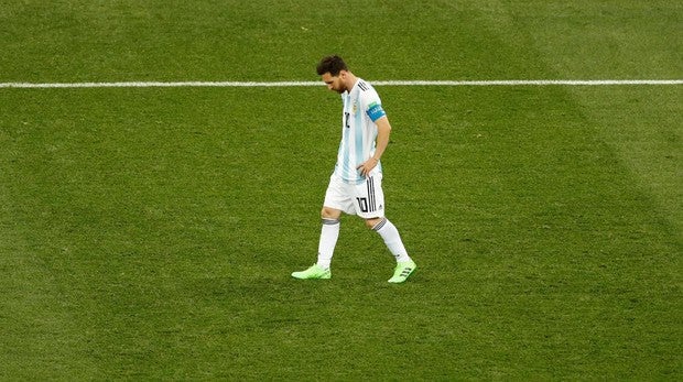 Messi, cabizbajo tras la derrota de su selección ante Croacia en el Mundial