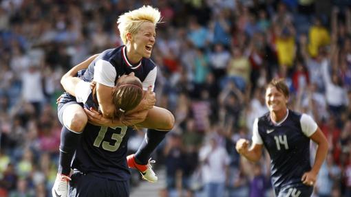 La selección femenina de Estados Unidos celebrando un gol