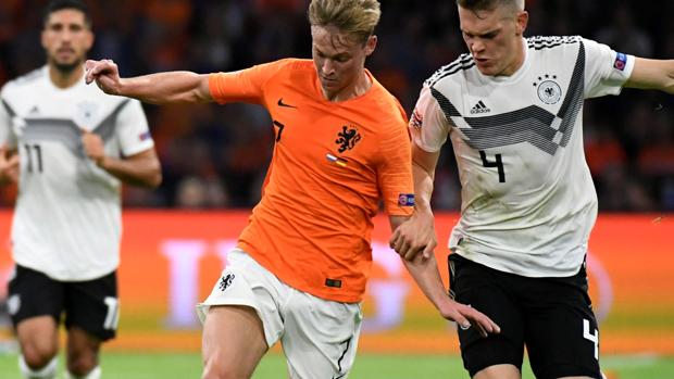 De Jong, en un partido entre Holanda y Alemania