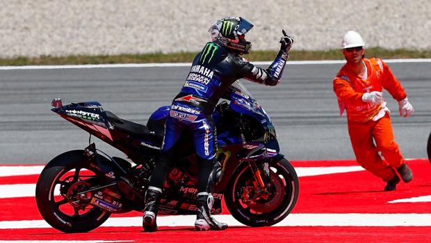 Viñales muestra su enfado a Lorenzo tras la caída