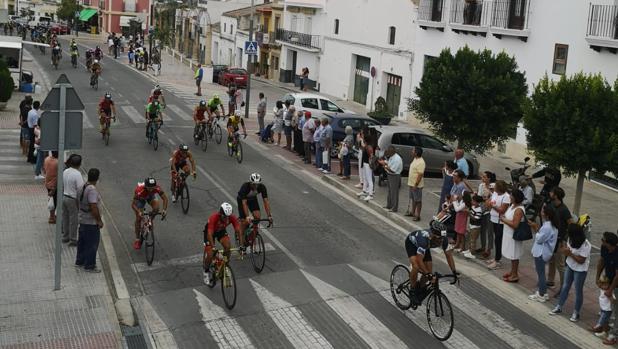 La prueba ciclista a su paso por Trebujena