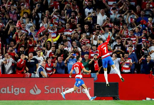 Álvaro Vadillo celebra su gol al Barcelona.