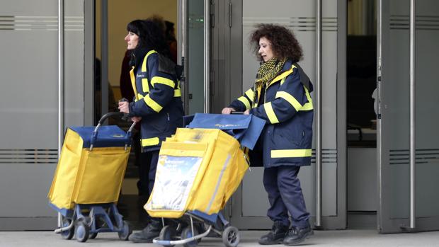La Dirección de Correos y la representación sindical se reunieron ayer para evitar la huelga de hoy, aunque no llegaron a un acuerdo