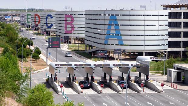 Aparcamientos de la T-4 en Madrid Barajas