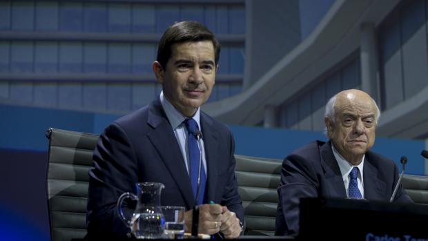 Carlos Torres junto a Francisco González