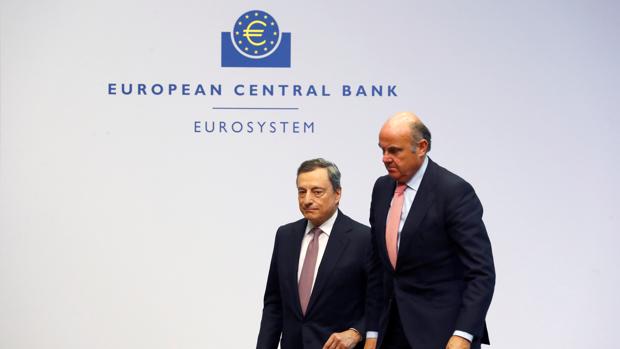 Mario Draghi (izda) presidente del BCE