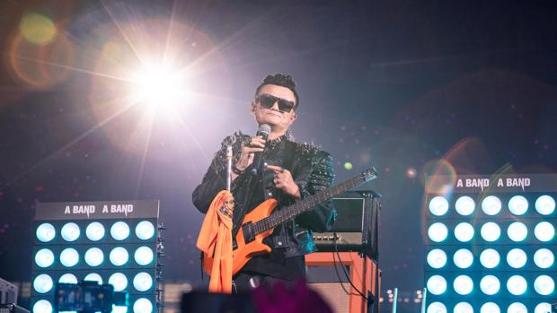 Jack Ma, presidente de Alibaba, vestido de rockero en su fiesta de despedida de la compañía