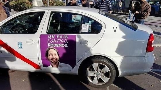 Una treintena de taxis de Madrid se ofrecen voluntarios para llevar propaganda de Podemos