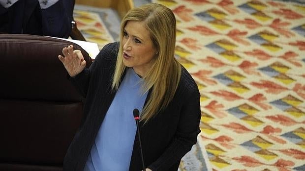 La presidenta de la Comunidad de Madrid, Cristina Cifuentes, responde a la oposición en la Asamblea de Madrid