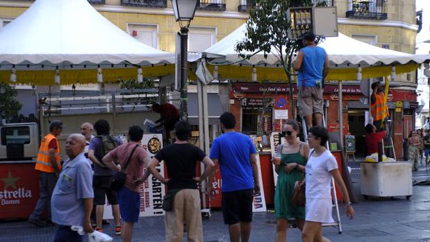 Las calles de embajadores y Lavapiés en el inicio de las fiestas de San Lorenzo
