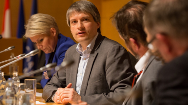 Sven Giegold en un debate organizado por KPMG
