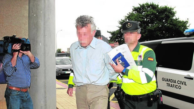 El detenido, a su llegada a los juzgados