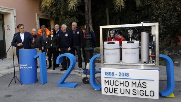 Acto de entrega de la potabilizadora en las instalaciones de Aguas de Alicante