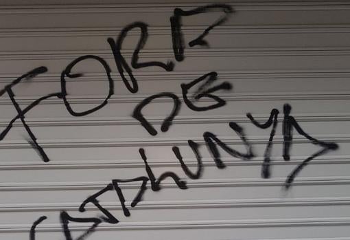 Otra de las pintadas en la sede de los socialistas