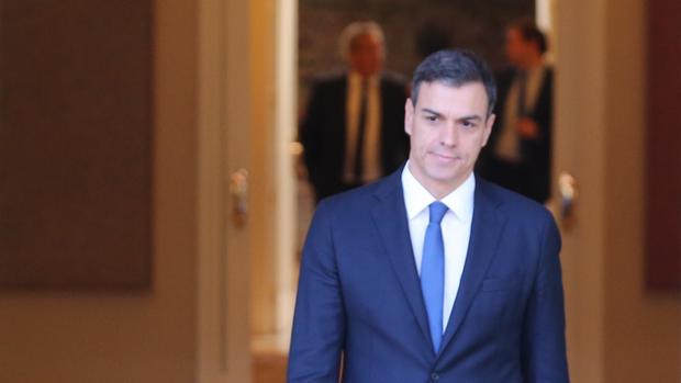 Pedro Sánchez antes de comparecer ante los medios en La Moncloa