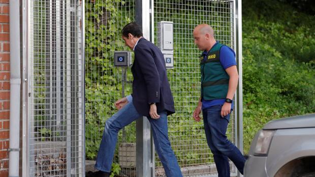 Eduardo Zaplana, durante los registros en Madrid