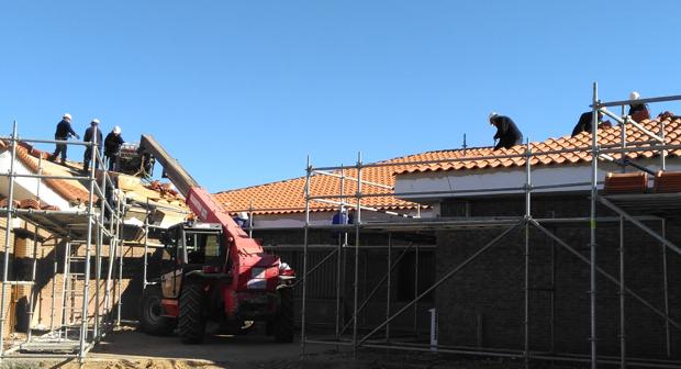 Obras de reparación en los tejados de uno de los centros educativos de la provincia