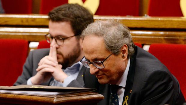 El presidente, Quim Torra, y el vicepresidente, Pere Aragonès, este martes en el Parlament