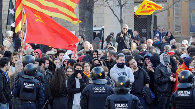 Agentes de los Mossos en Gerona