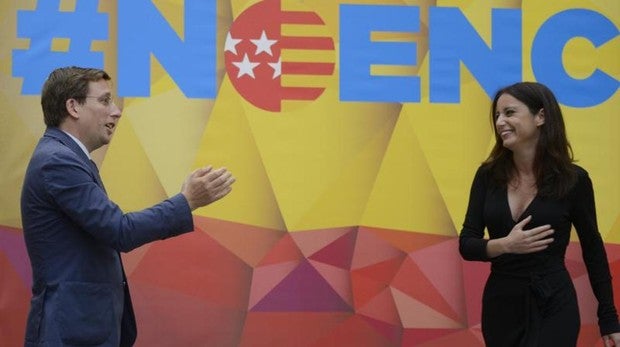 José Luis Martínez-Almeida durante el primer acto con Andrea Levy en Madrid