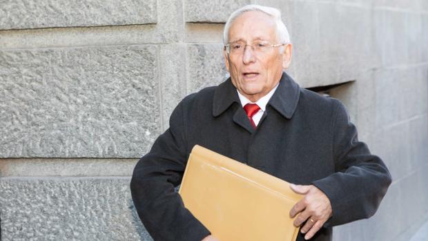 Atilano Soto llega a la segunda jornada de declaraciones en el juicio de las prejubilaciones de Caja Segovia, en una imagen de archivo