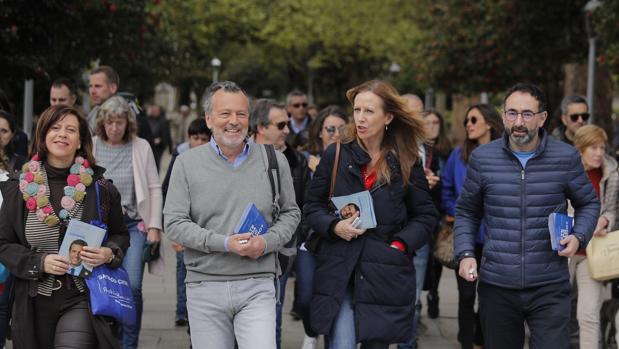 Marta González, este Jueves Santo, en la Alameda de Santiago de Compostela