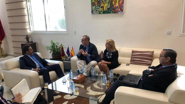 Una reunión del consejero Fernando Rey y la directora general Pilar Garcés con responsables marroquíes