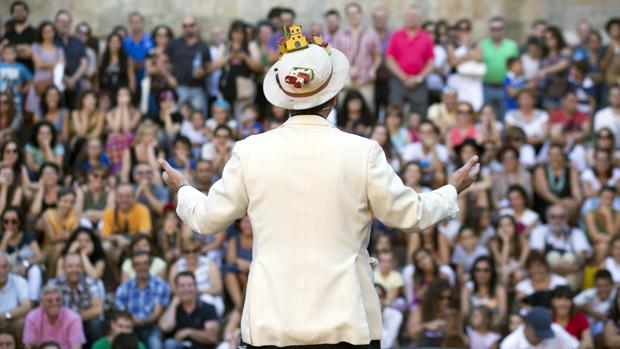La Plaza Mayor repleta de público durante un espectáculo del TAC