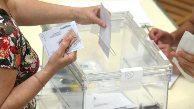 A menos población, menos electores, pero también menos concejales a elegir