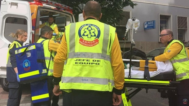 Sanitarios de Emergencias atienden al hombre tras ser atropellado